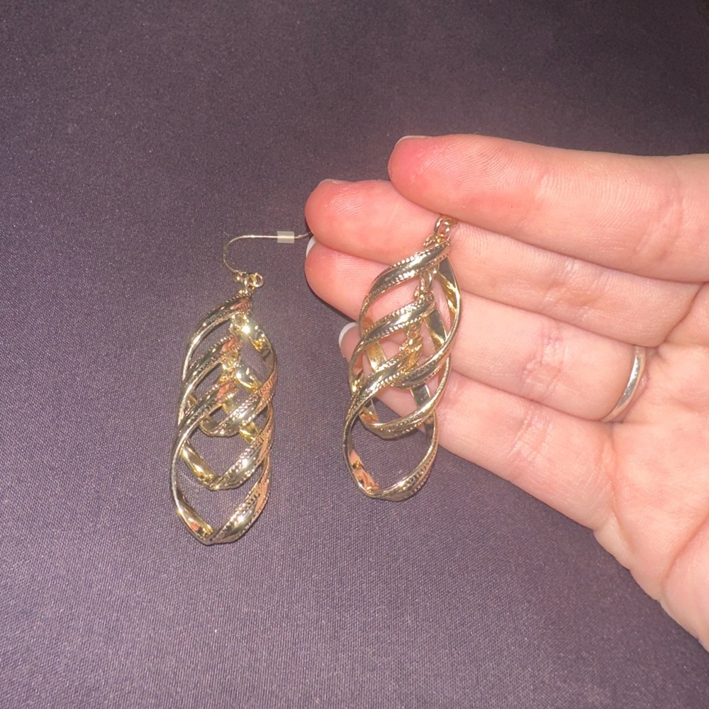 Elegant Gold Twisted Earrings